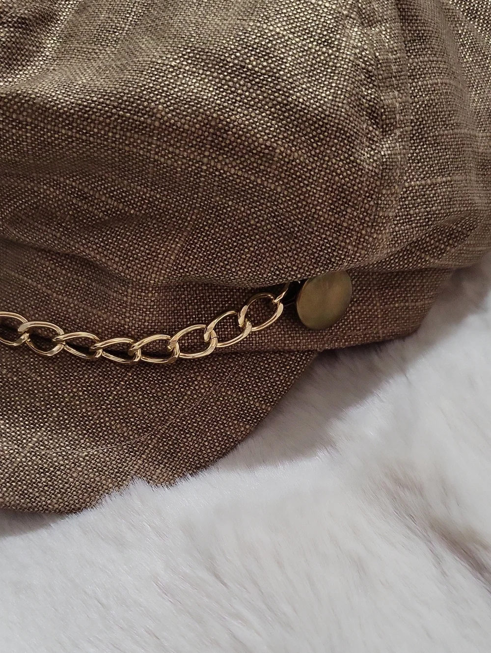 Bebe News Boy Metalic Gold Woven Fabric Hat With Gold Link Chain